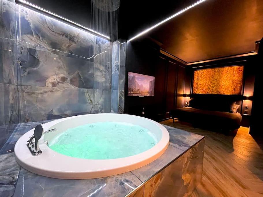 Myinsolite-L'Onyx فاوفيرت المظهر الخارجي الصورة